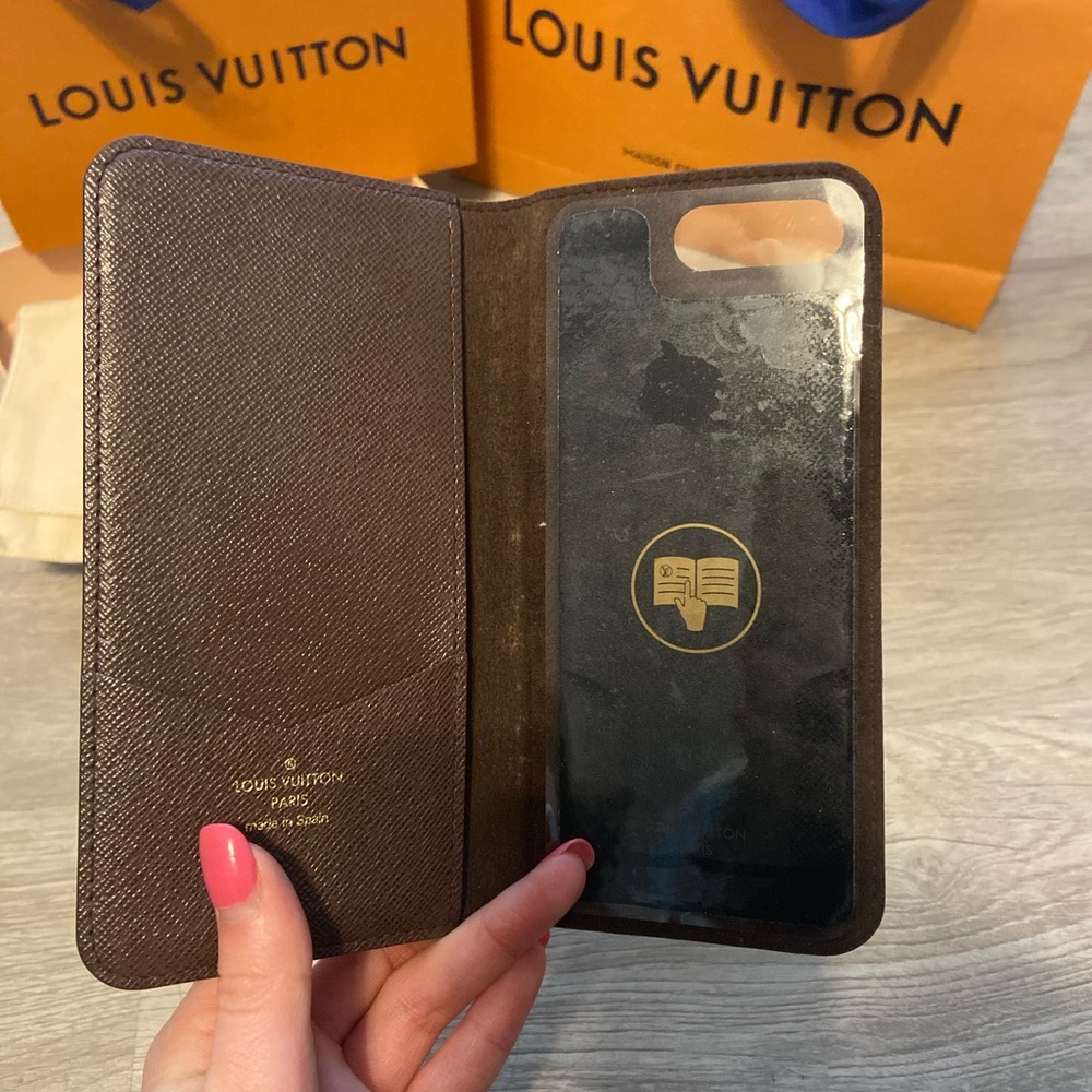 Authentic Louis Vuitton iPhone 7+ Folio - Picture 5 of 5